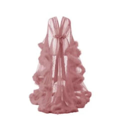 Vestido de princesa con mangas acampanadas de plumas