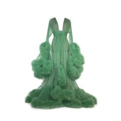 Vestido de princesa con mangas acampanadas de plumas